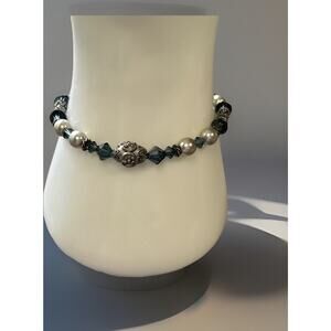Cute Beaded Bracelet By Bead Retreat Measures 7"